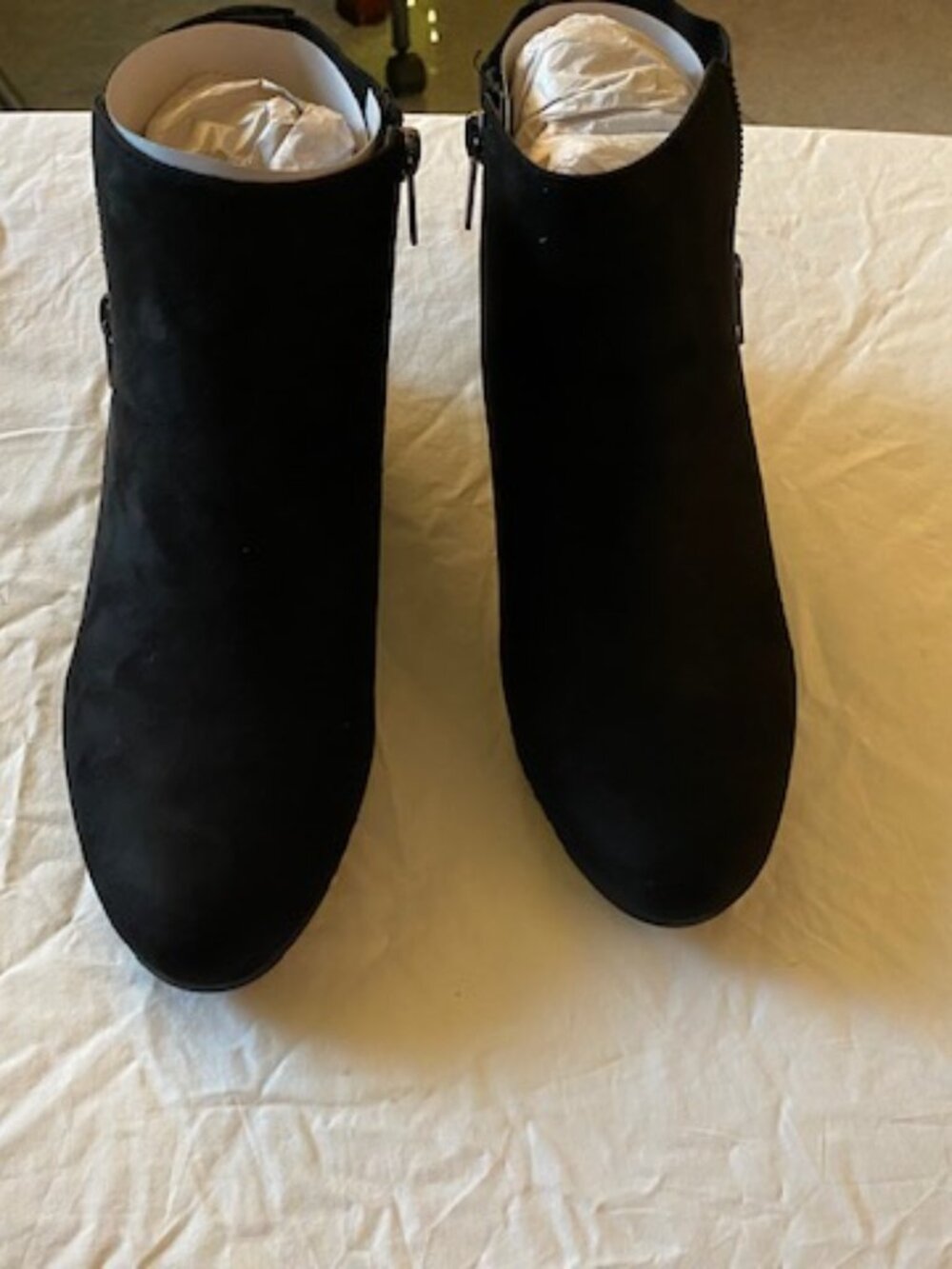 Good Soles Black Zippered Wedge Booties